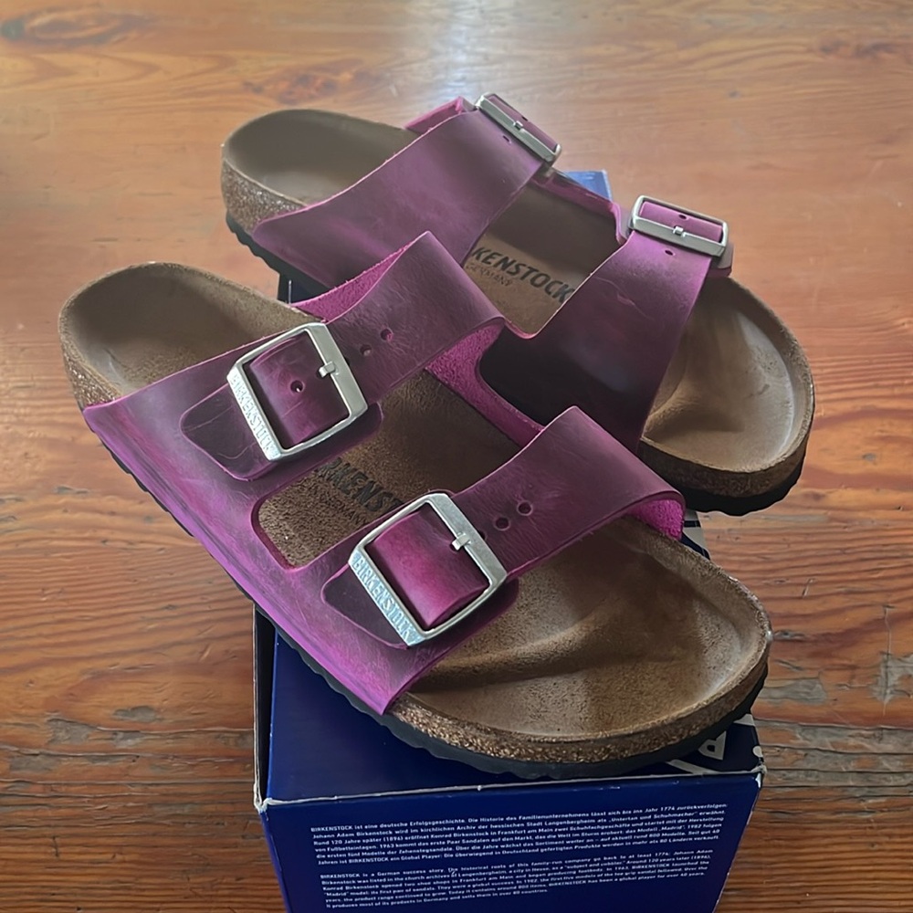 Birkenstock Arizona BS. Color: Festival Fuchsia. ***BRANDNEW